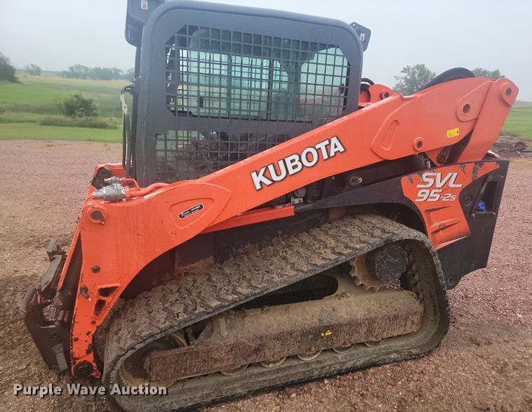 image for item DQ7479 2016 Kubota SVL95-2S  tracked skid steer loader