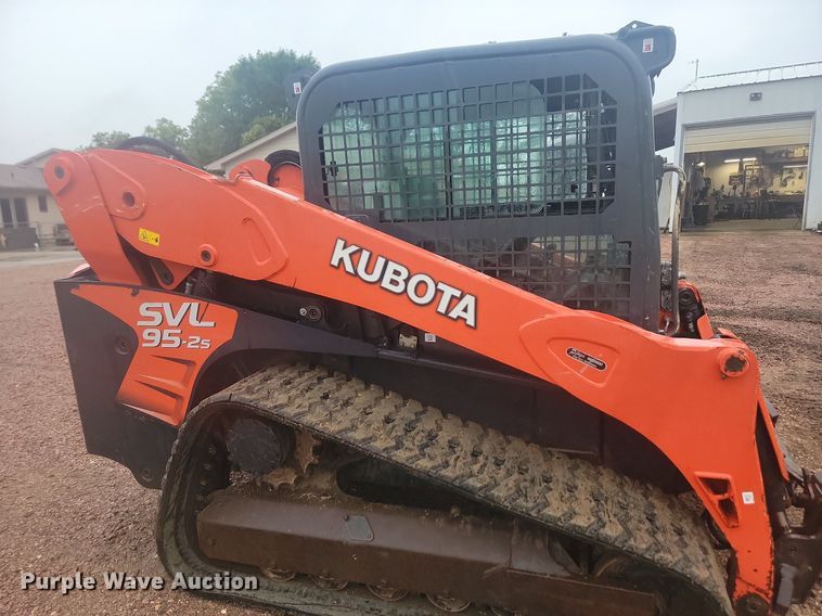 image for item DQ7479 2016 Kubota SVL95-2S  tracked skid steer loader