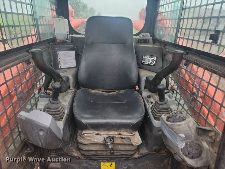 image for item DQ7479 2016 Kubota SVL95-2S  tracked skid steer loader