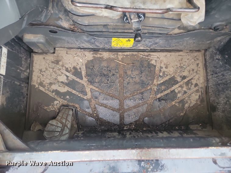 image for item DQ7479 2016 Kubota SVL95-2S  tracked skid steer loader