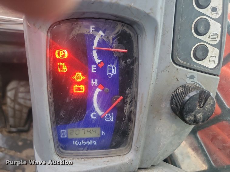 image for item DQ7479 2016 Kubota SVL95-2S  tracked skid steer loader