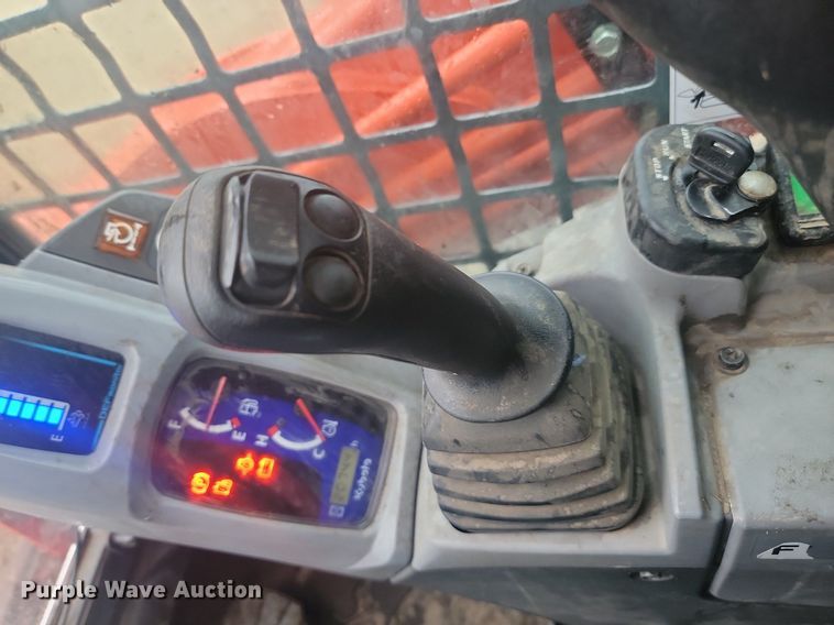 image for item DQ7479 2016 Kubota SVL95-2S  tracked skid steer loader