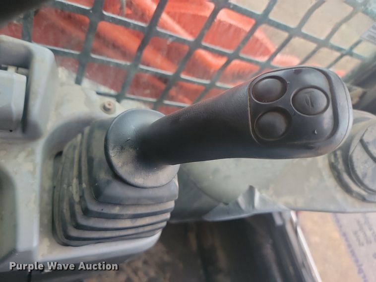 image for item DQ7479 2016 Kubota SVL95-2S  tracked skid steer loader