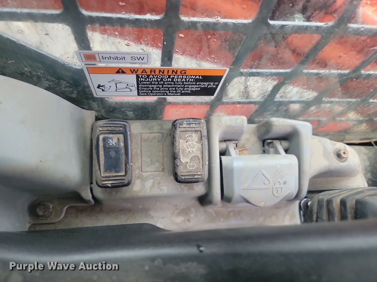 image for item DQ7479 2016 Kubota SVL95-2S  tracked skid steer loader