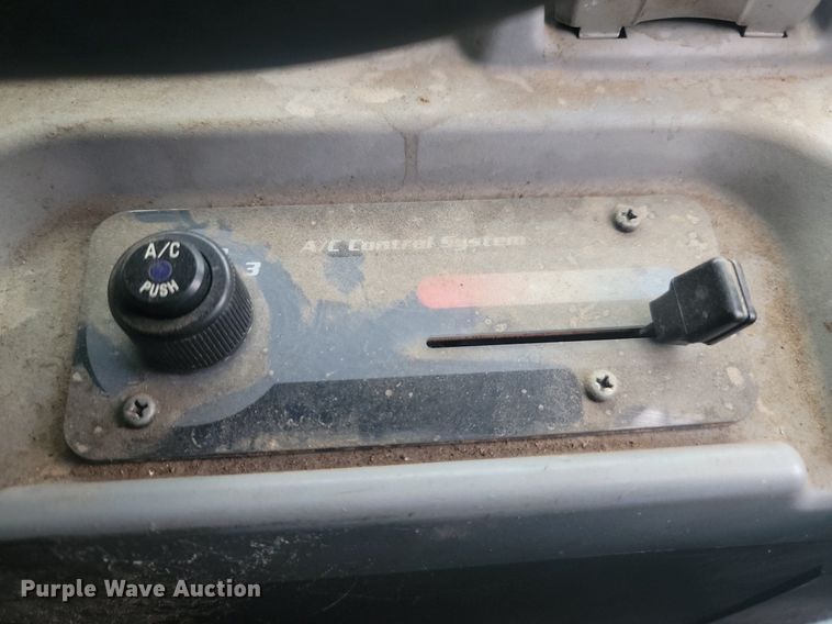 image for item DQ7479 2016 Kubota SVL95-2S  tracked skid steer loader