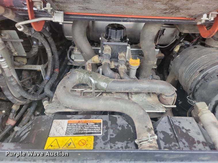 image for item DQ7479 2016 Kubota SVL95-2S  tracked skid steer loader