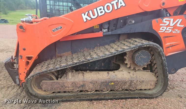 image for item DQ7479 2016 Kubota SVL95-2S  tracked skid steer loader