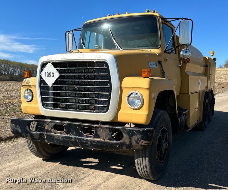 image for item DR5175 1975 Ford  fuel truck