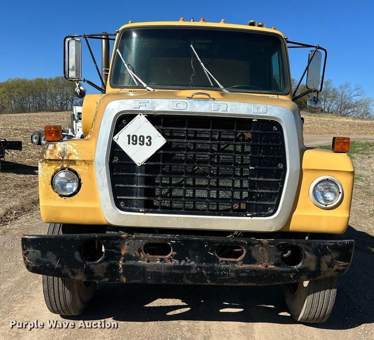 image for item DR5175 1975 Ford  fuel truck