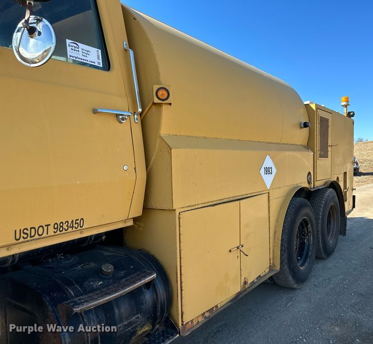 image for item DR5175 1975 Ford  fuel truck