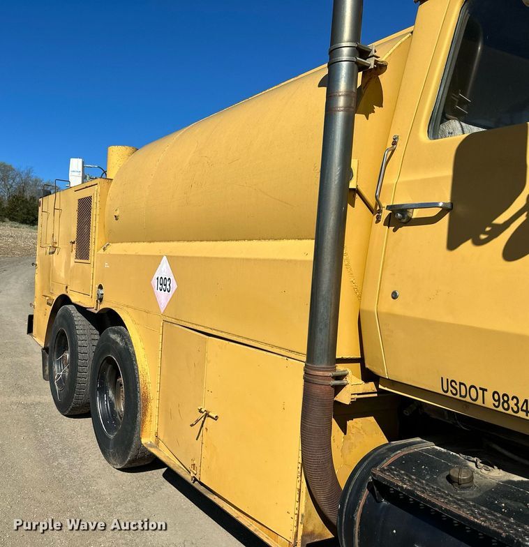 image for item DR5175 1975 Ford  fuel truck