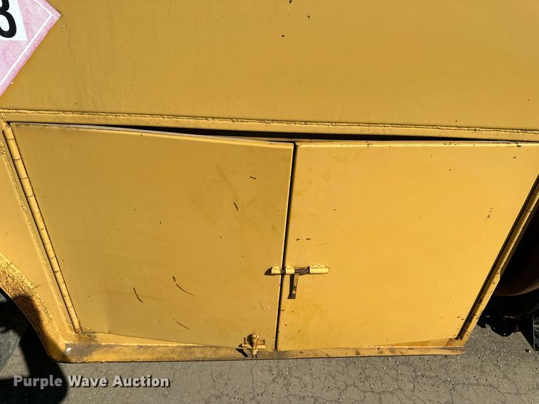 image for item DR5175 1975 Ford  fuel truck