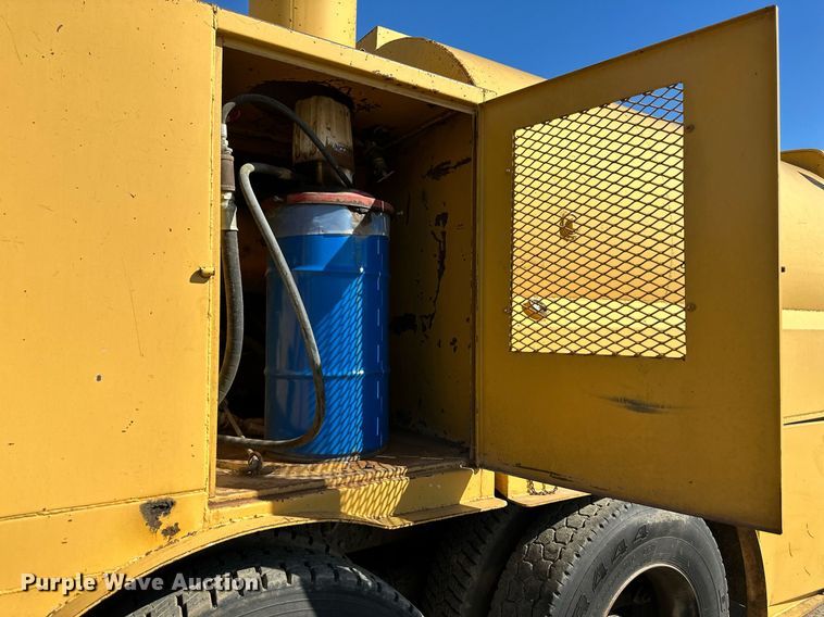 image for item DR5175 1975 Ford  fuel truck