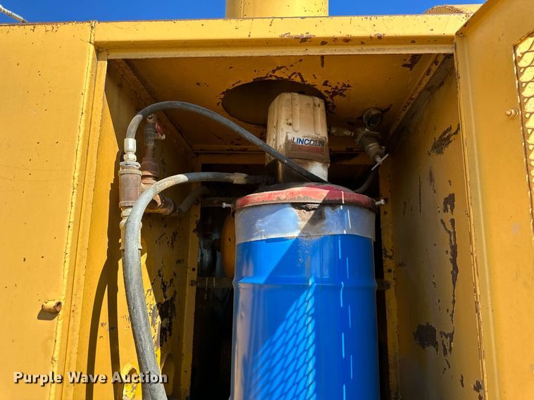 image for item DR5175 1975 Ford  fuel truck