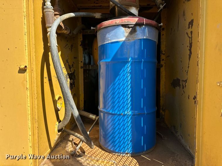 image for item DR5175 1975 Ford  fuel truck