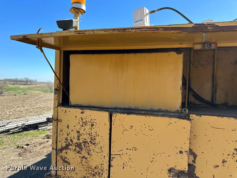 image for item DR5175 1975 Ford  fuel truck