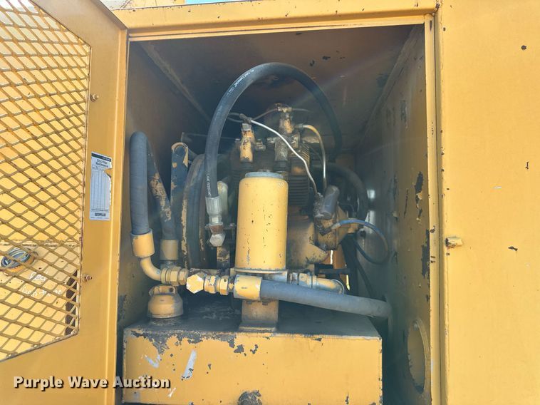 image for item DR5175 1975 Ford  fuel truck