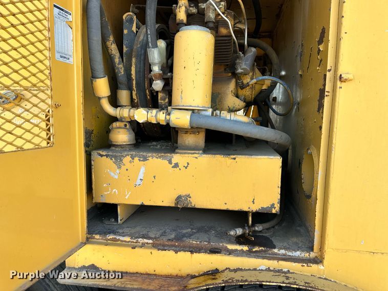 image for item DR5175 1975 Ford  fuel truck