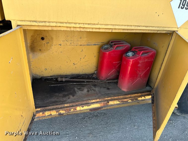 image for item DR5175 1975 Ford  fuel truck