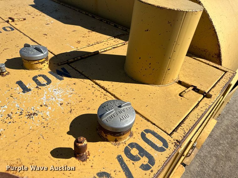 image for item DR5175 1975 Ford  fuel truck