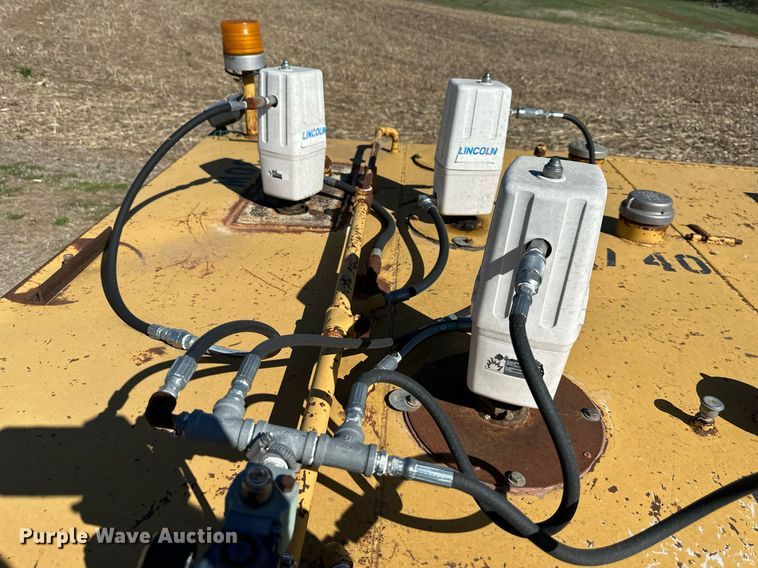 image for item DR5175 1975 Ford  fuel truck