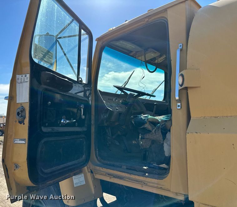 image for item DR5175 1975 Ford  fuel truck