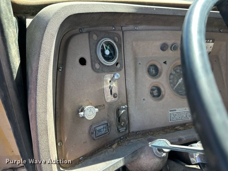 image for item DR5175 1975 Ford  fuel truck