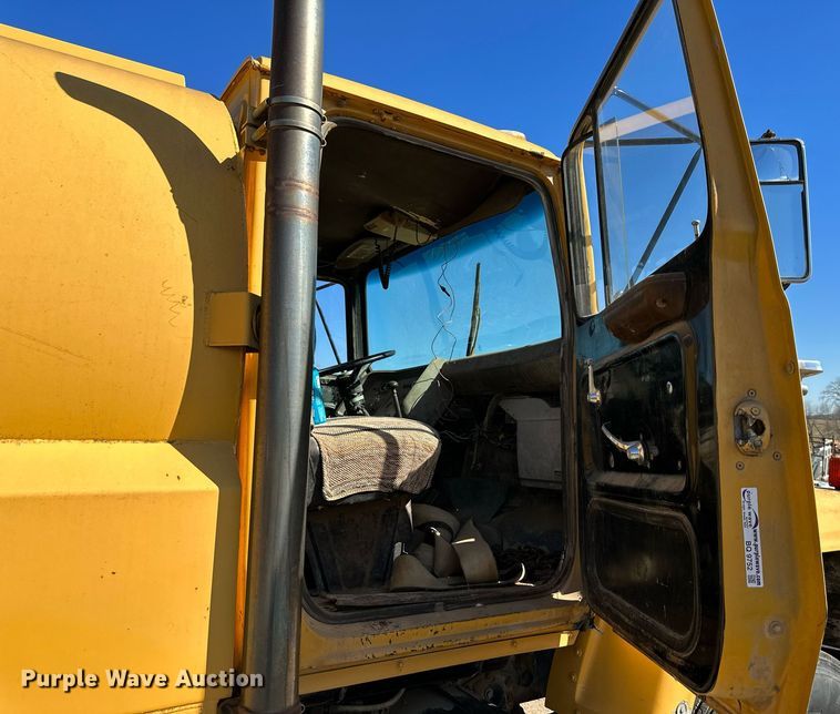 image for item DR5175 1975 Ford  fuel truck