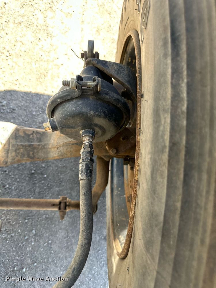 image for item DR5175 1975 Ford  fuel truck