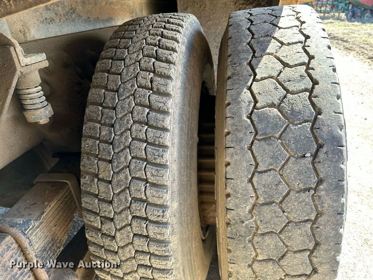 image for item DR5175 1975 Ford  fuel truck