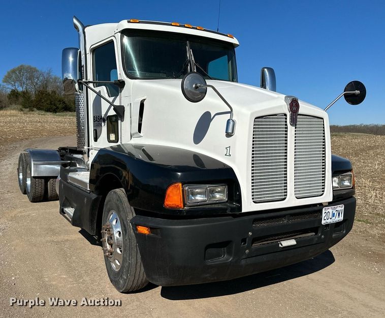 image for item DR5176 2003 Kenworth T600  semi truck