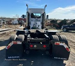 image for item DR5176 2003 Kenworth T600  semi truck