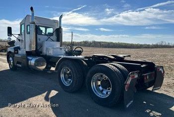 image for item DR5176 2003 Kenworth T600  semi truck