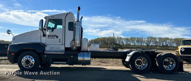 image for item DR5176 2003 Kenworth T600  semi truck