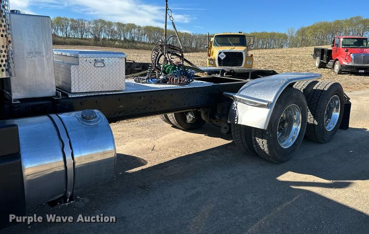 image for item DR5176 2003 Kenworth T600  semi truck