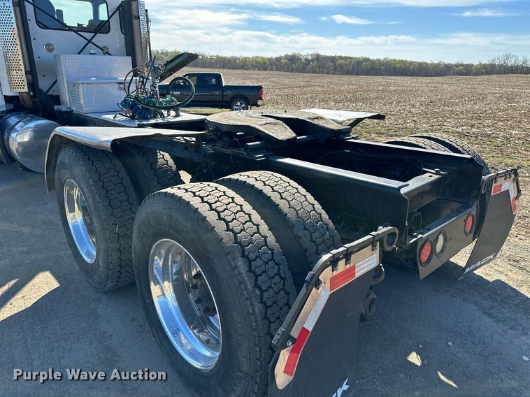 image for item DR5176 2003 Kenworth T600  semi truck