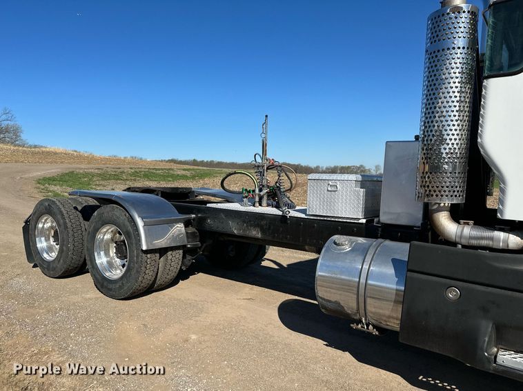 image for item DR5176 2003 Kenworth T600  semi truck