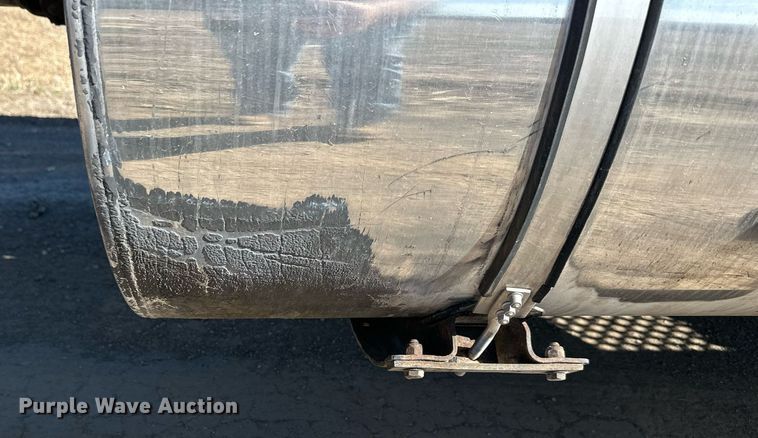 image for item DR5176 2003 Kenworth T600  semi truck