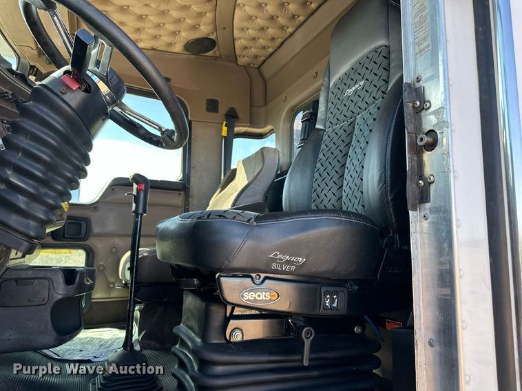 image for item DR5176 2003 Kenworth T600  semi truck