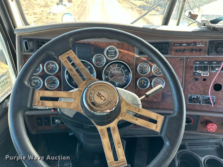 image for item DR5176 2003 Kenworth T600  semi truck