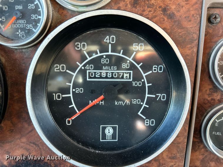 image for item DR5176 2003 Kenworth T600  semi truck