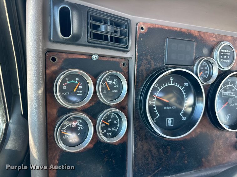 image for item DR5176 2003 Kenworth T600  semi truck