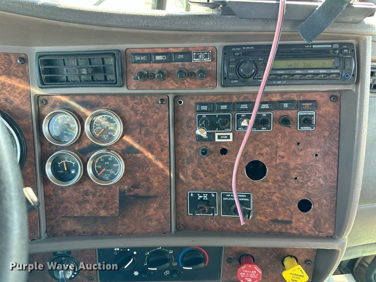 image for item DR5176 2003 Kenworth T600  semi truck