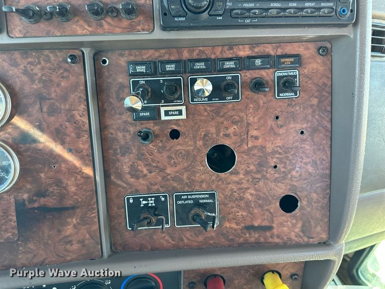 image for item DR5176 2003 Kenworth T600  semi truck