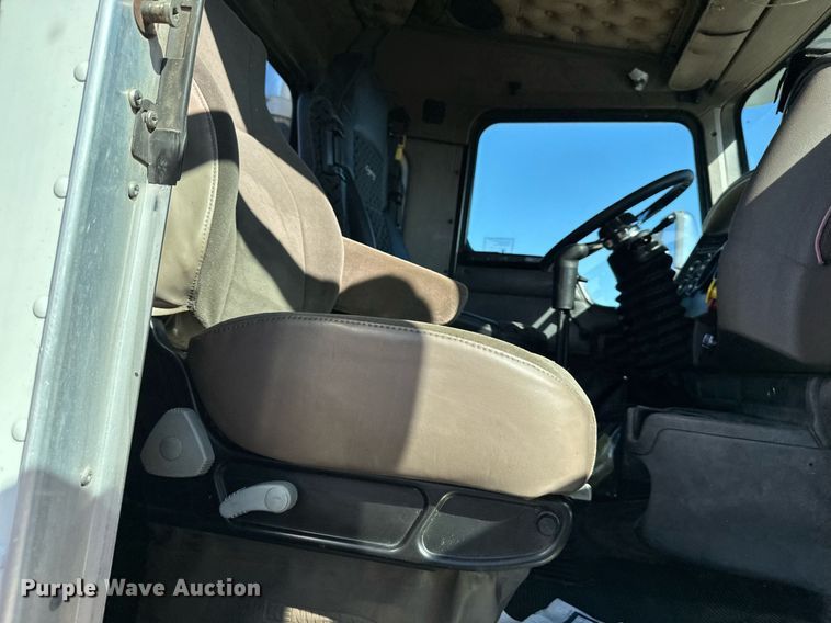 image for item DR5176 2003 Kenworth T600  semi truck