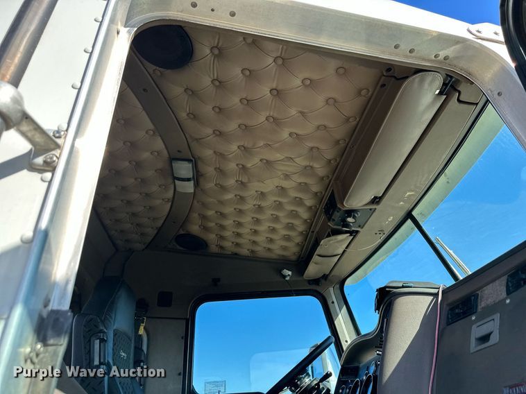 image for item DR5176 2003 Kenworth T600  semi truck