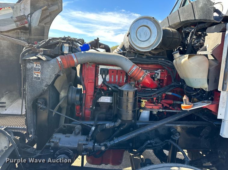 image for item DR5176 2003 Kenworth T600  semi truck