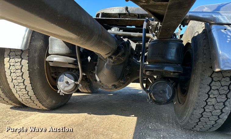 image for item DR5176 2003 Kenworth T600  semi truck