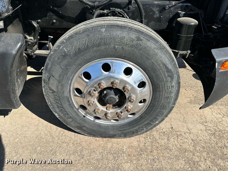 image for item DR5176 2003 Kenworth T600  semi truck