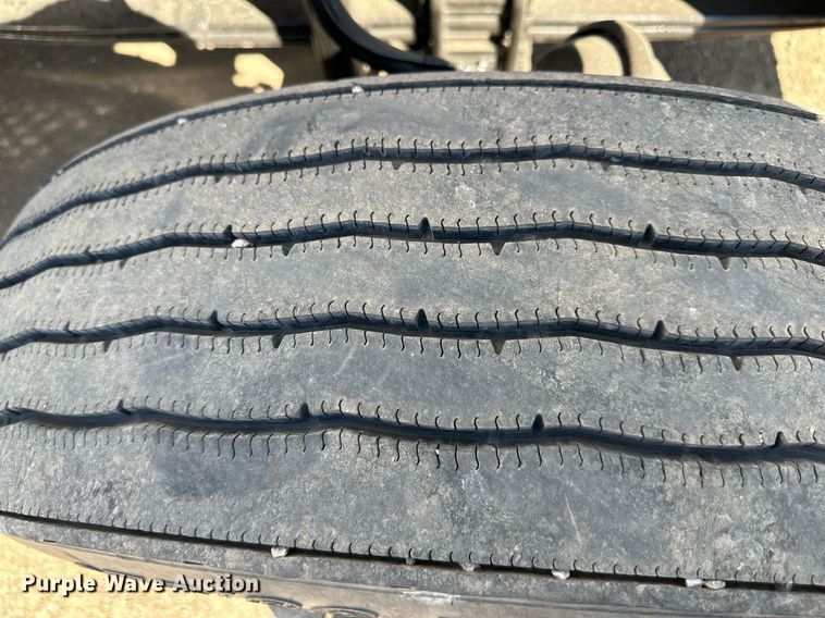 image for item DR5176 2003 Kenworth T600  semi truck